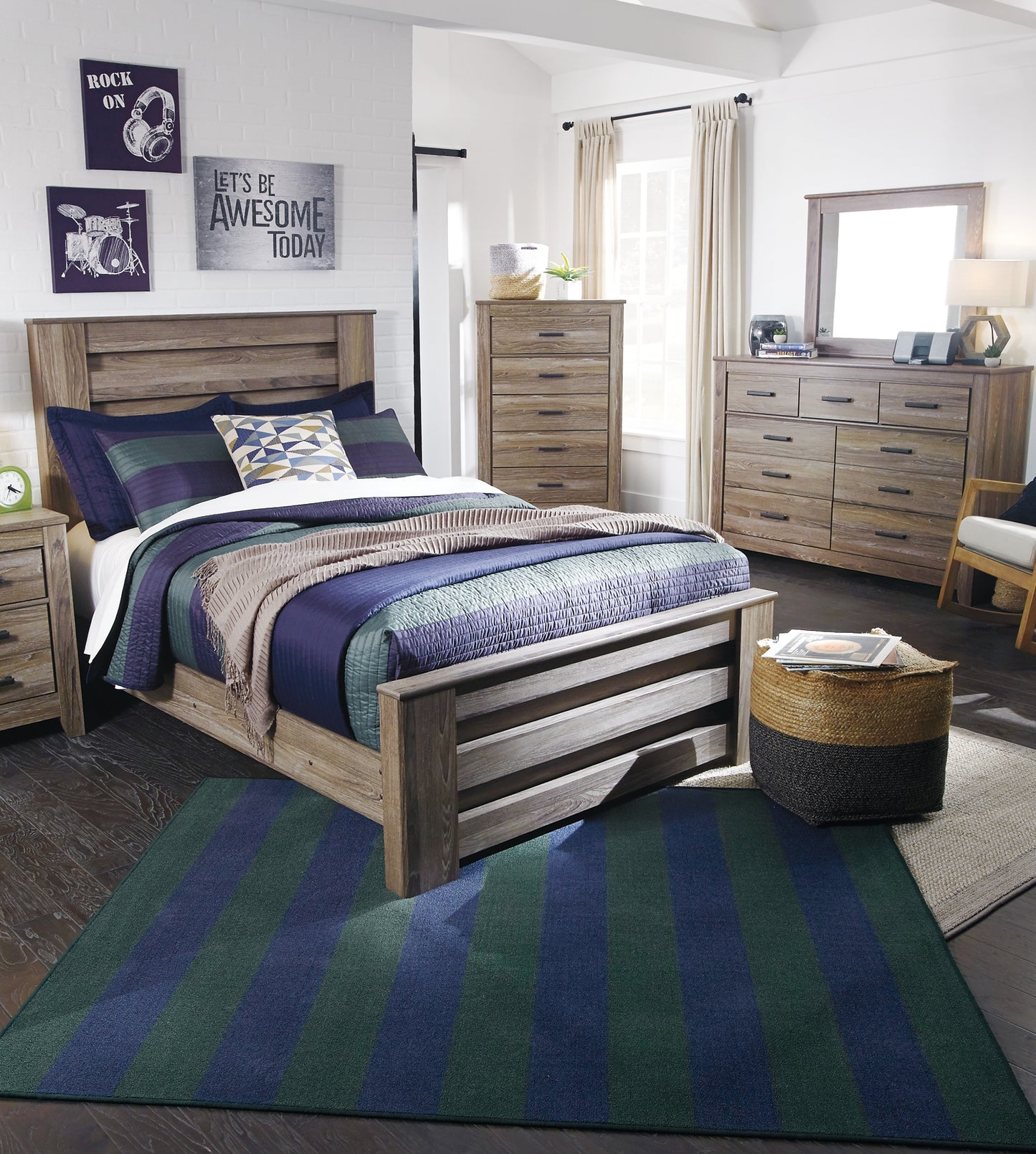Zelen Panel Bed