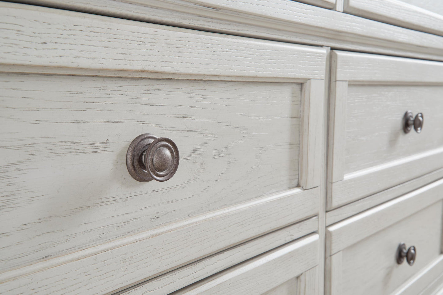 Robbinsdale Dresser