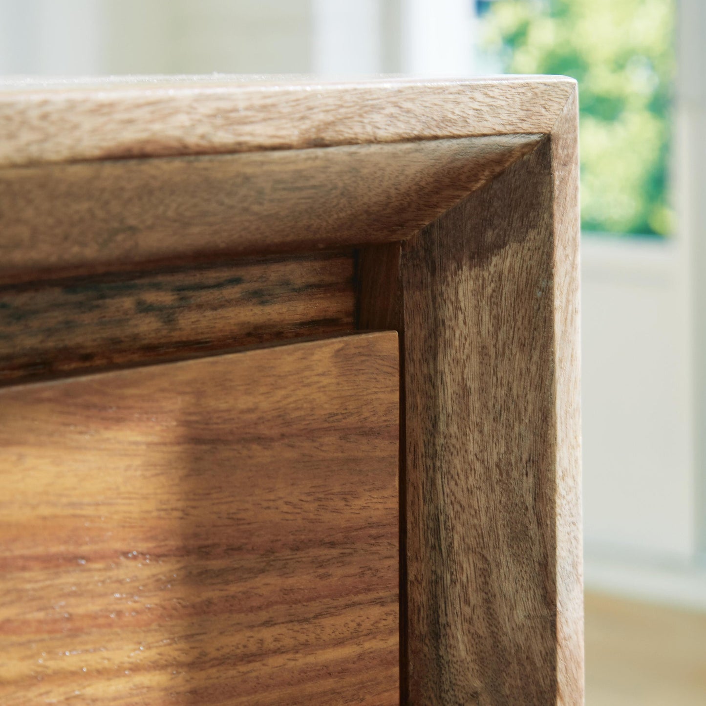 Dressonni Five Drawer Chest