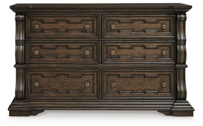 Maylee Dresser
