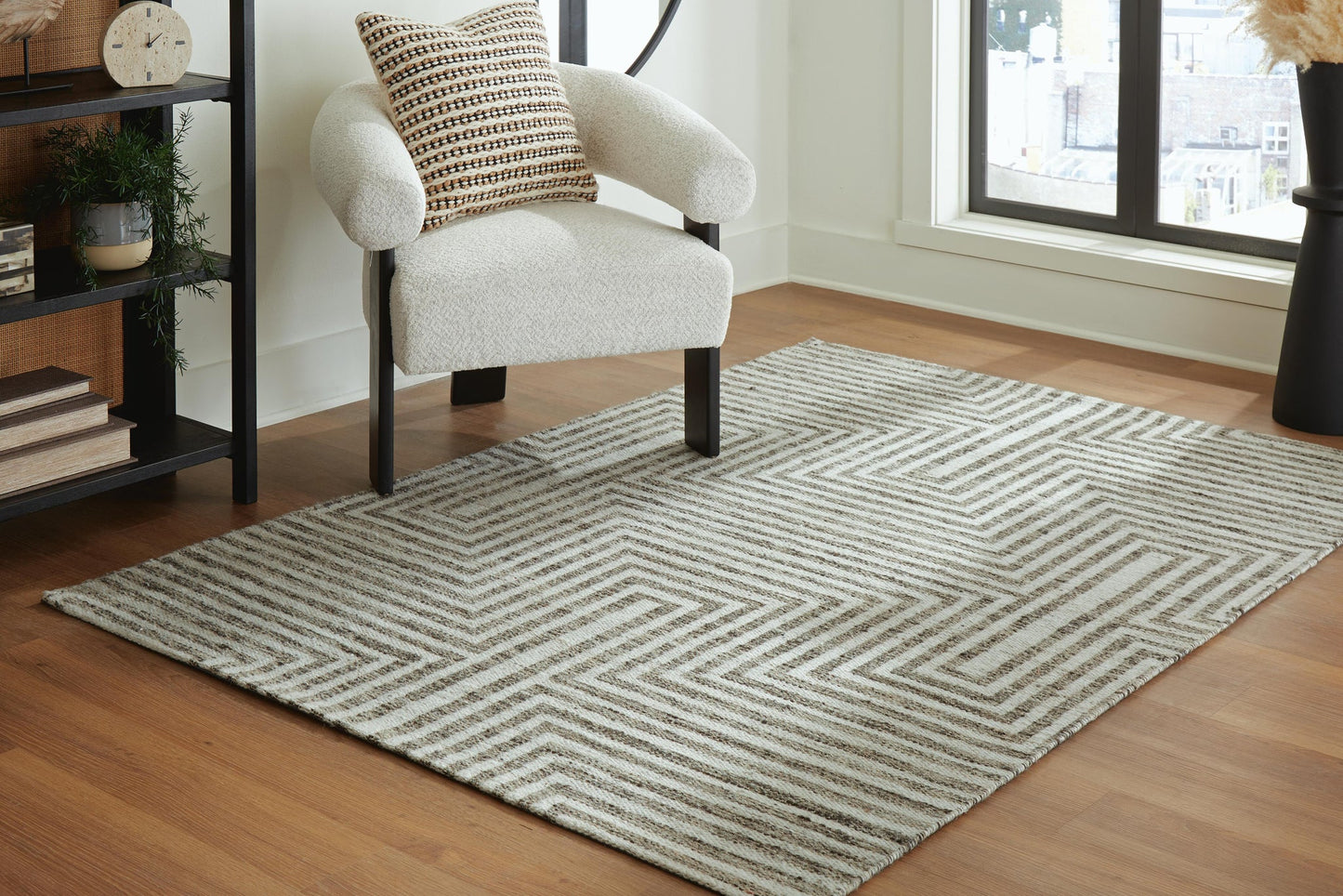R406832