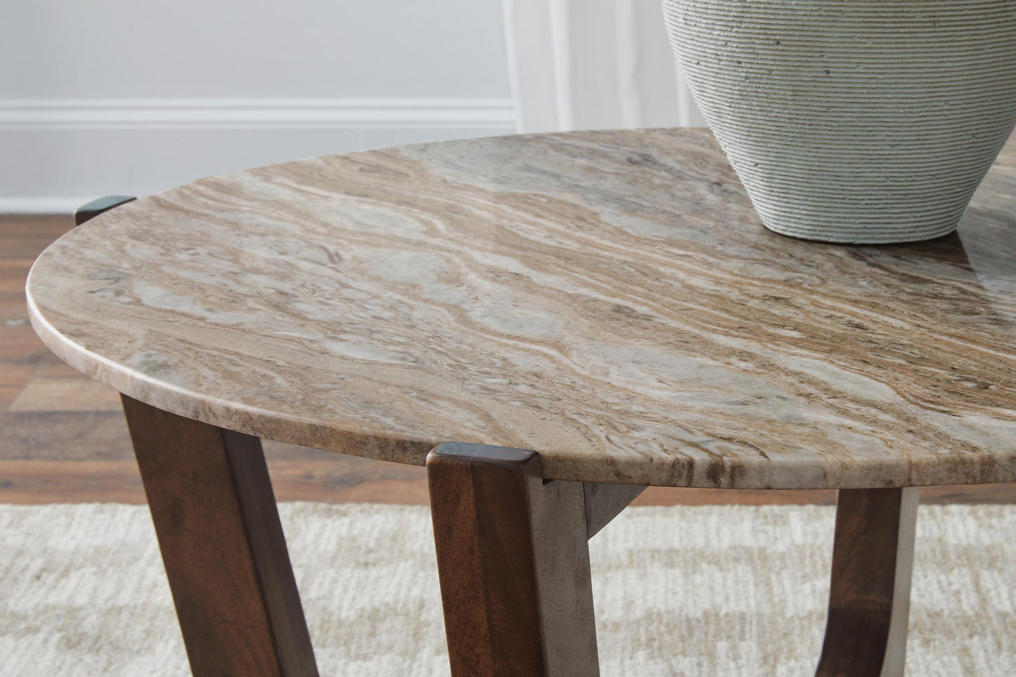 Tanidore Round Cocktail Table