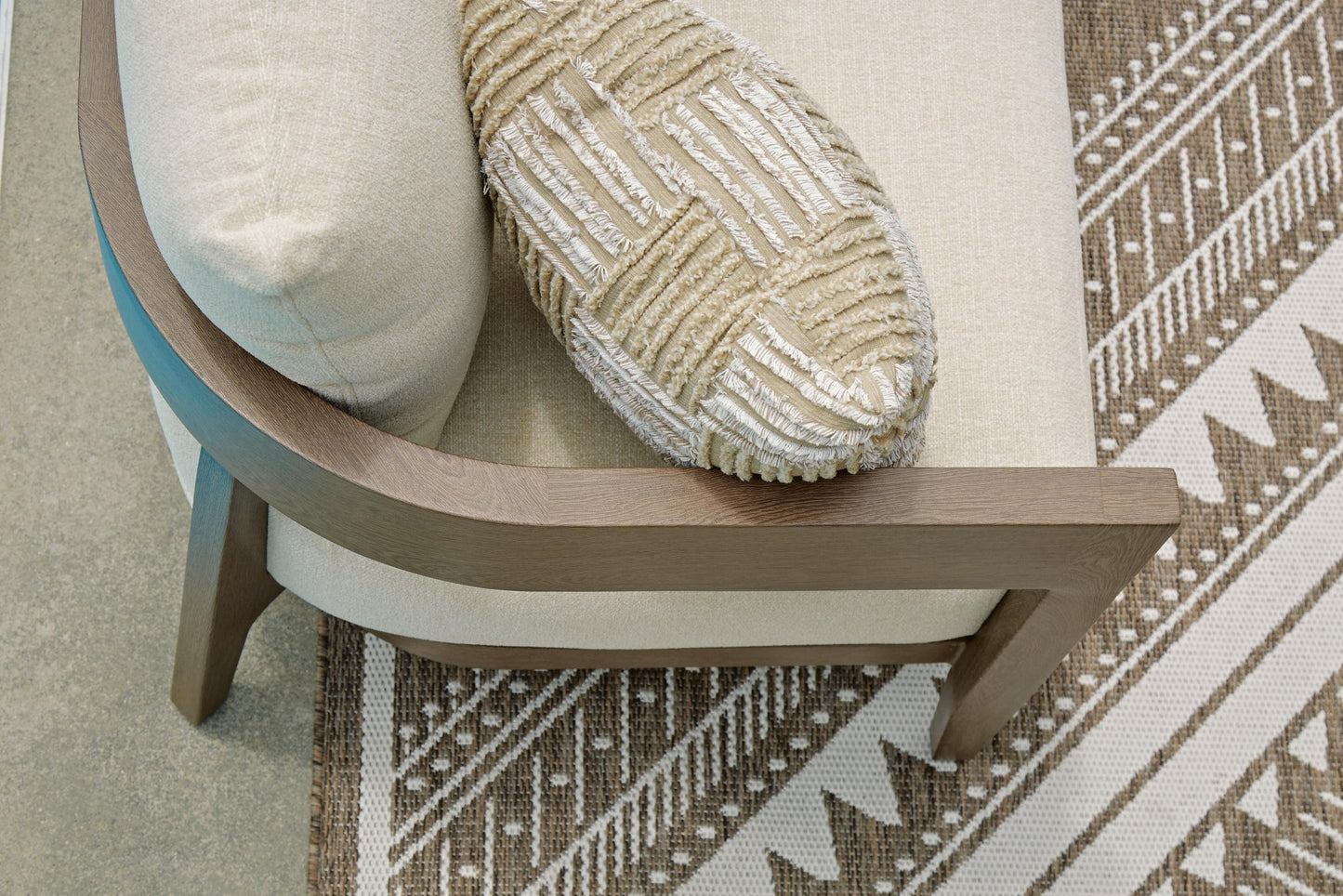 Serene Bay Loveseat w/Cushion
