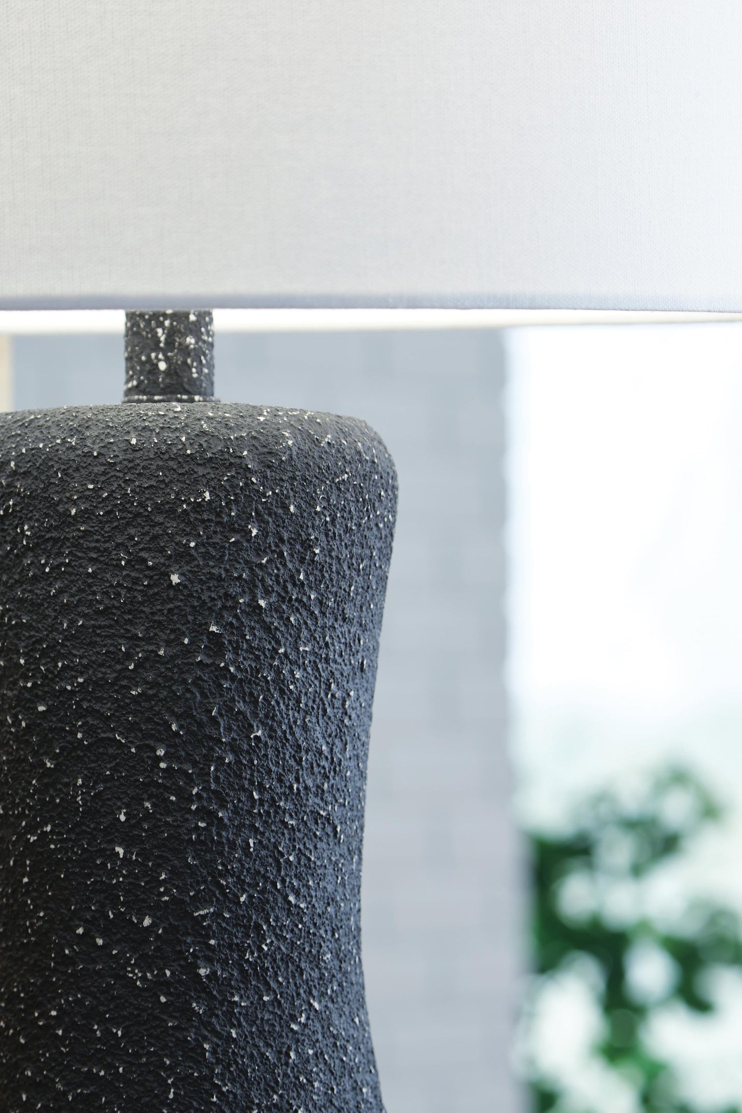 Maykins Metal Table Lamp (1/CN)