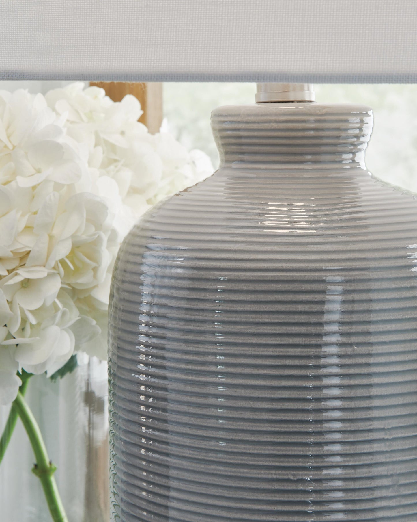 Wimlow Ceramic Table Lamp (1/CN)