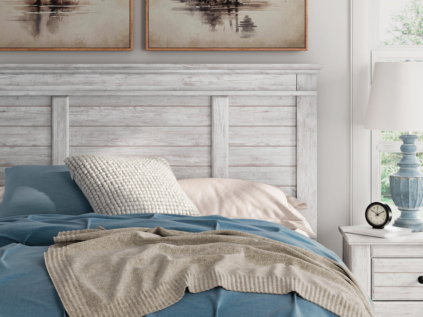 Makidern Queen Panel Bed
