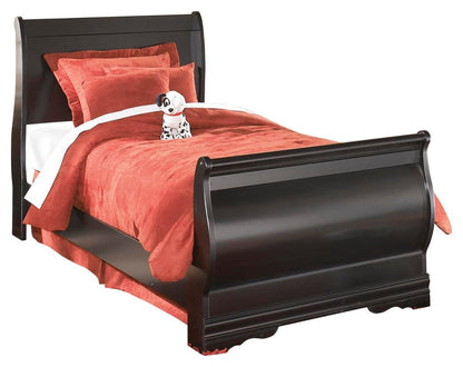 Huey Vineyard Full Sleigh Bed with Mirrored Dresser