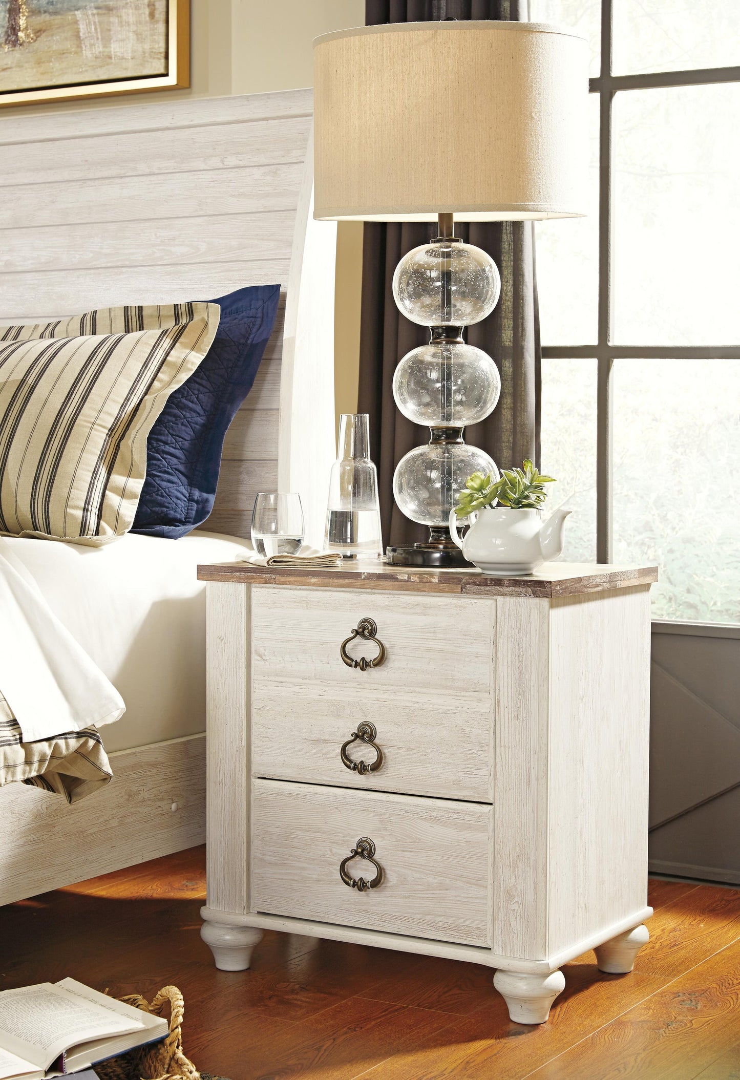 Willowton Queen Sleigh Bed with Mirrored Dresser, Chest and Nightstand