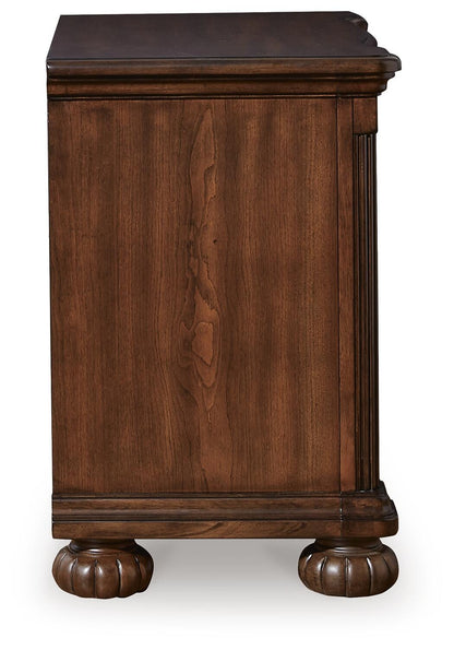 Lavinton California King Poster Bed, Dresser, Mirror, Chest and Nightstand