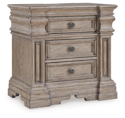 Blairhurst King Panel Bed with Mirrored Dresser and Nightstand