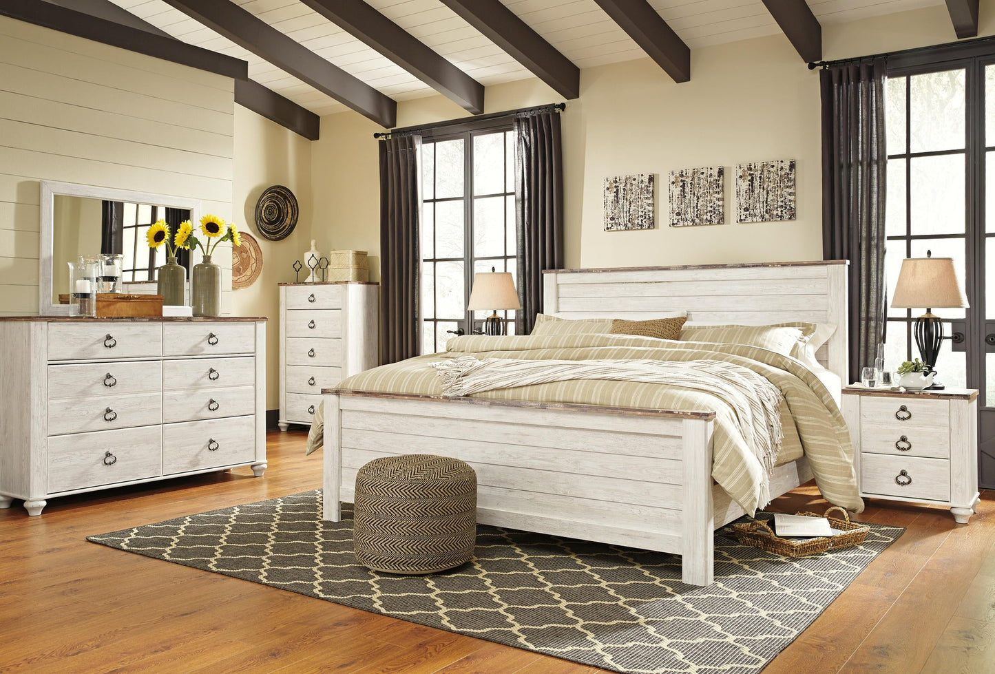 Willowton King Panel Bed with Mirrored Dresser and Nightstand