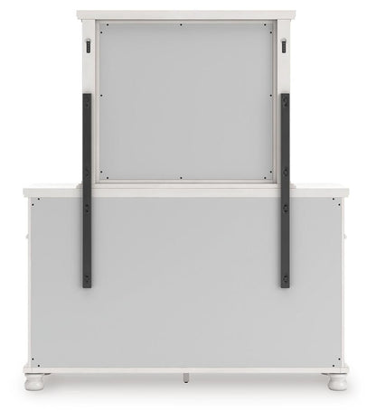 Chadworth Queen Poster Bed, Dresser and Mirror