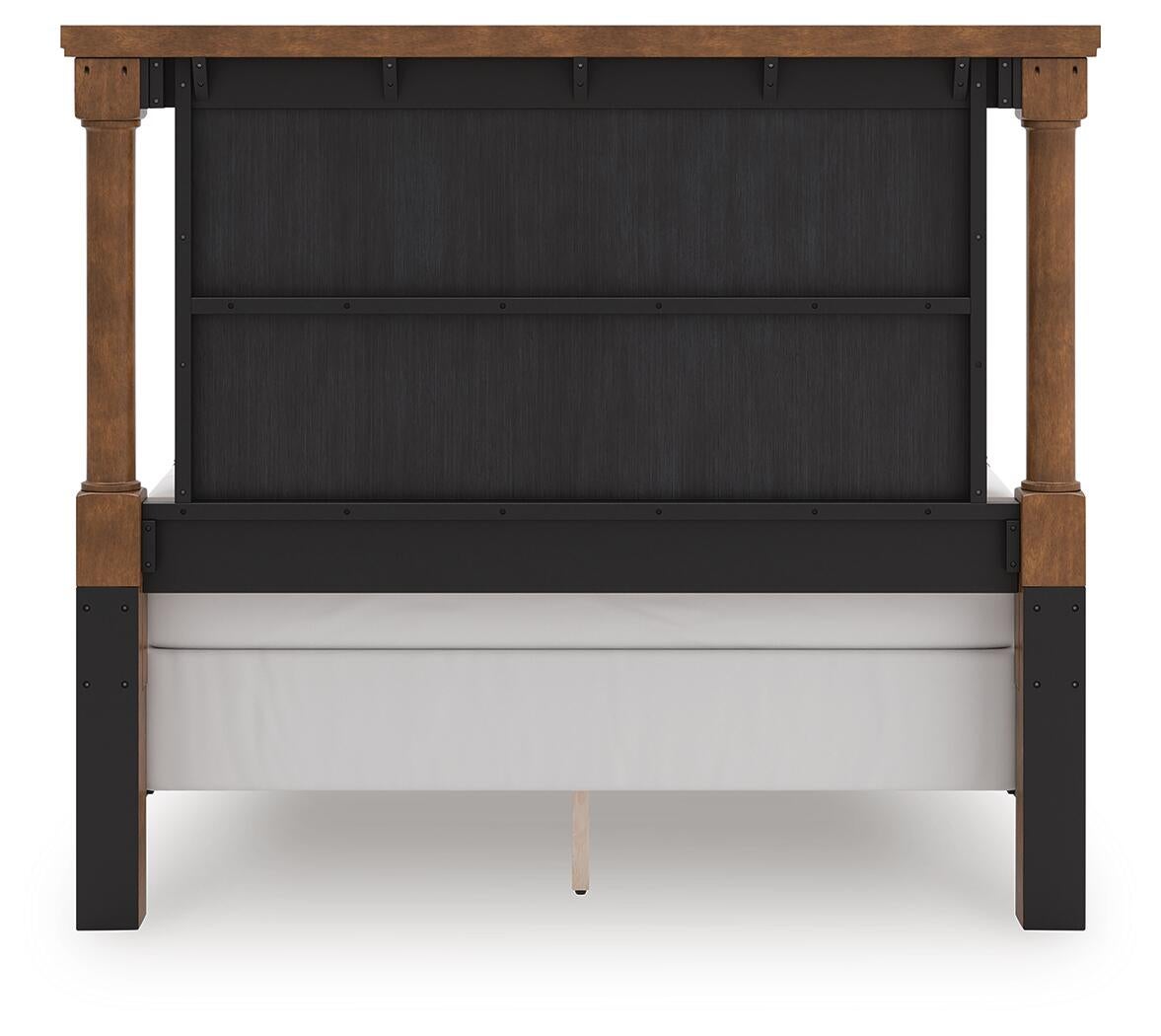 Chadworth Queen Poster Bed with Mirrored Dresser