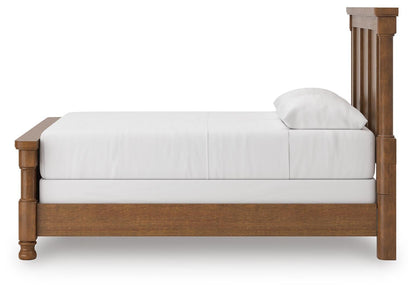 Chadworth Queen Poster Bed with Mirrored Dresser