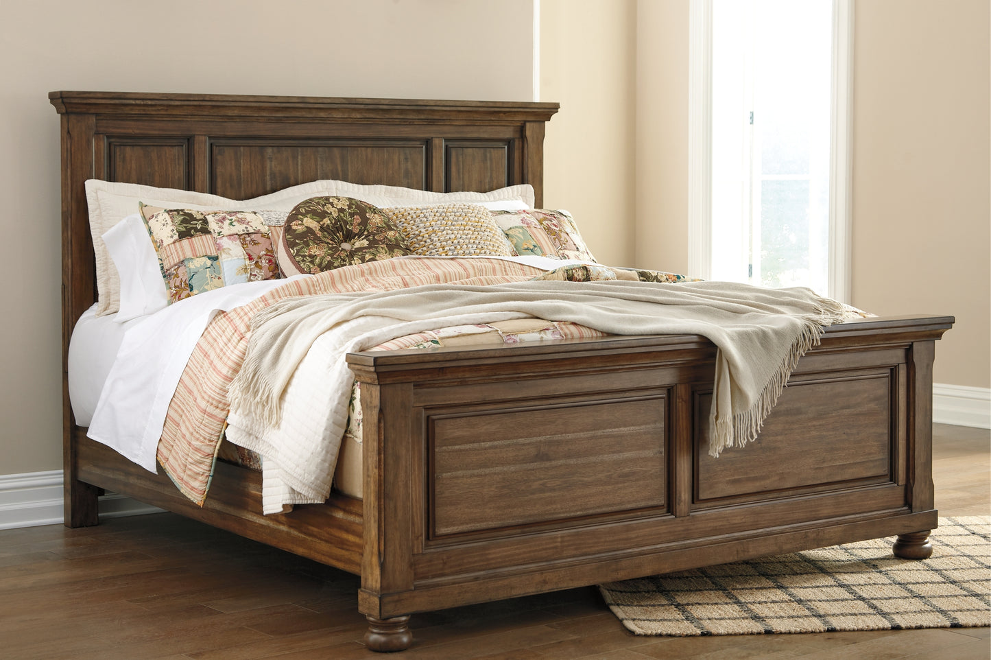 Flynnter Queen Panel Bed with Dresser