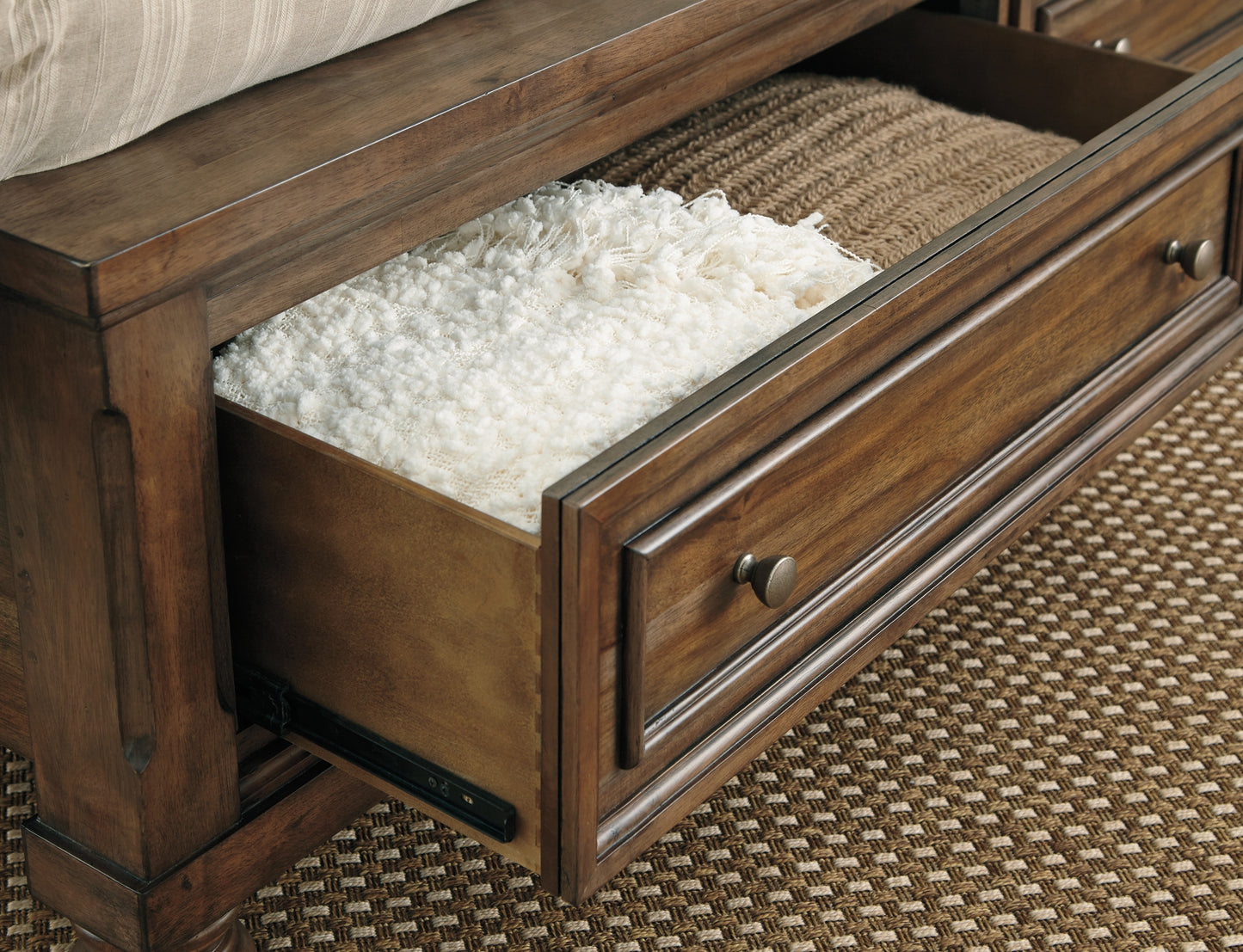 Flynnter Queen Panel Bed with 2 Storage Drawers with Dresser